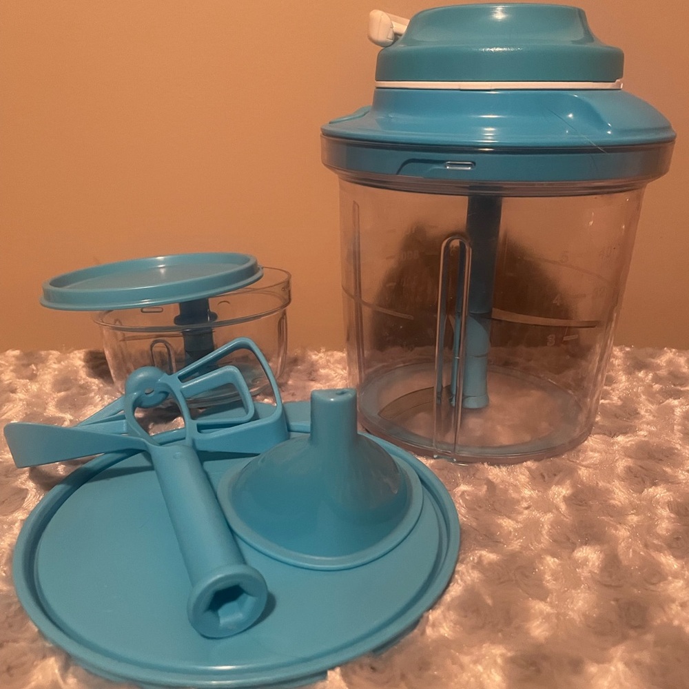 Tupperware Blue Manual Food Processor Set